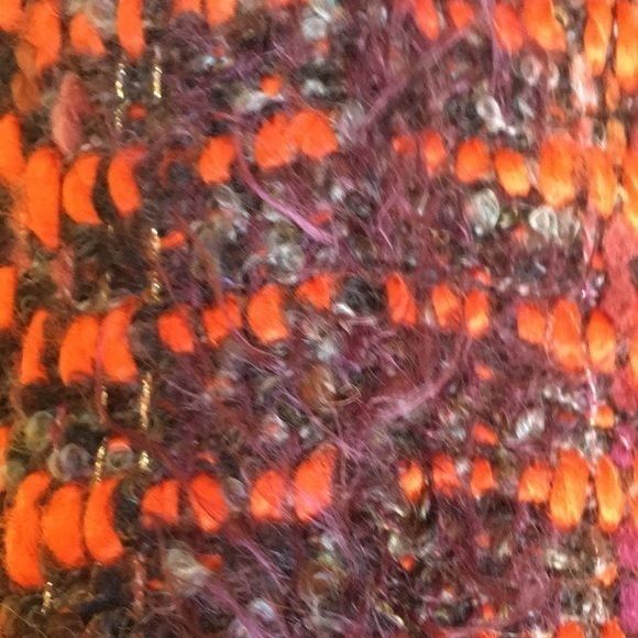 Beautiful knit red and black scarf - Picture 6 of 6